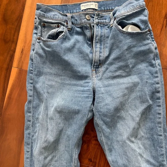 Abercrombie & Fitch Light Blue Ankle Straight Jeans - Picture 3 of 4